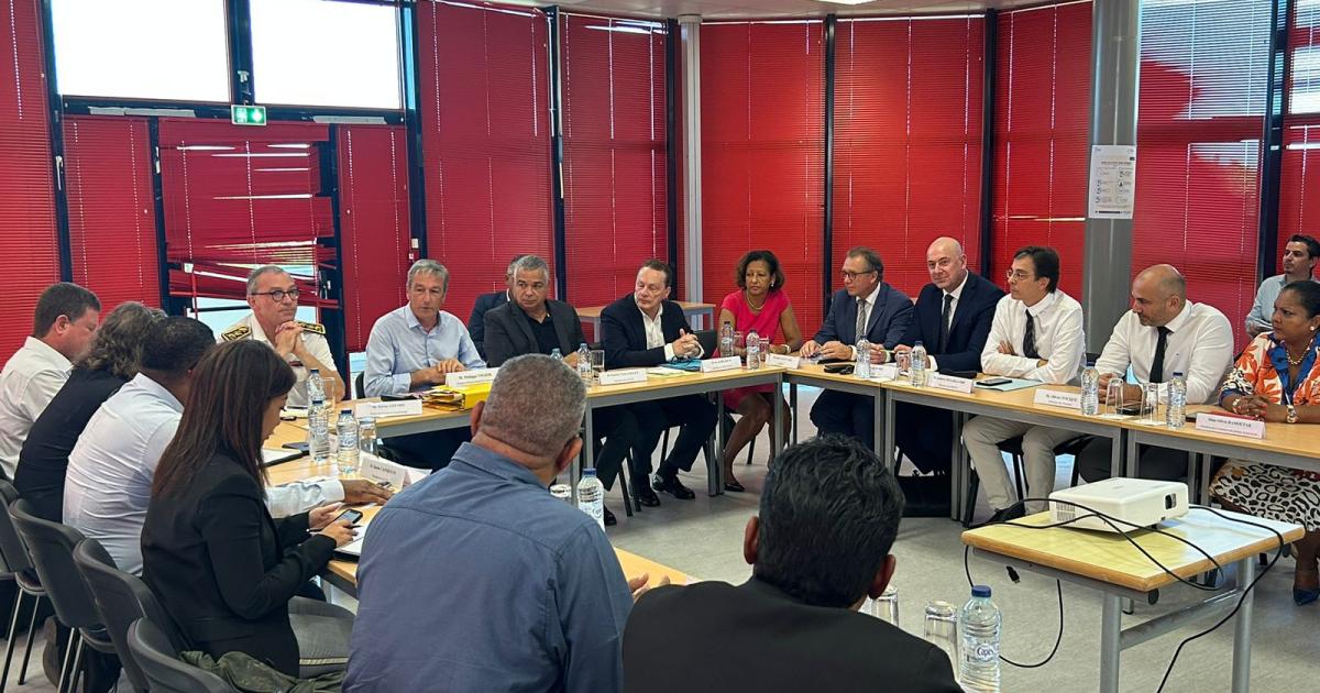 Philippe Vigier à la rencontre des acteurs du monde économique au WTC de Jarry