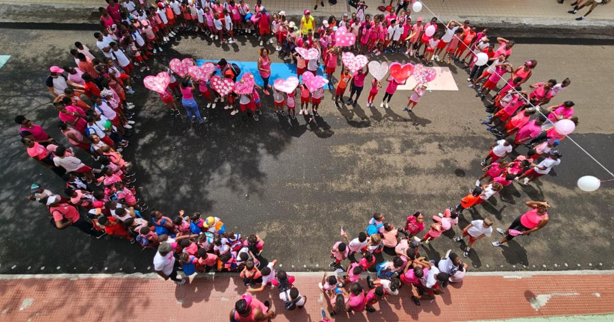 Une marche de sensibilisation au cancer du sein à l’école Gondeau A