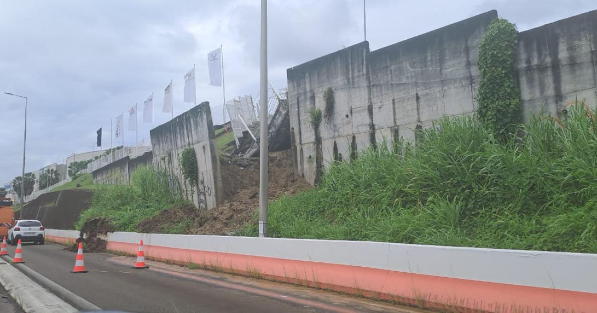 Un mur de soutènement menace de s’effondrer sur la voie du TCSP au Lamentin