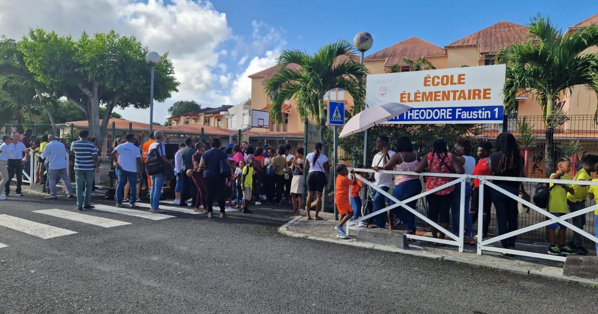 Mobilisation à l’école Joseph Théodore Faustin 1 aux Abymes après l'intrusion d'un individu armé