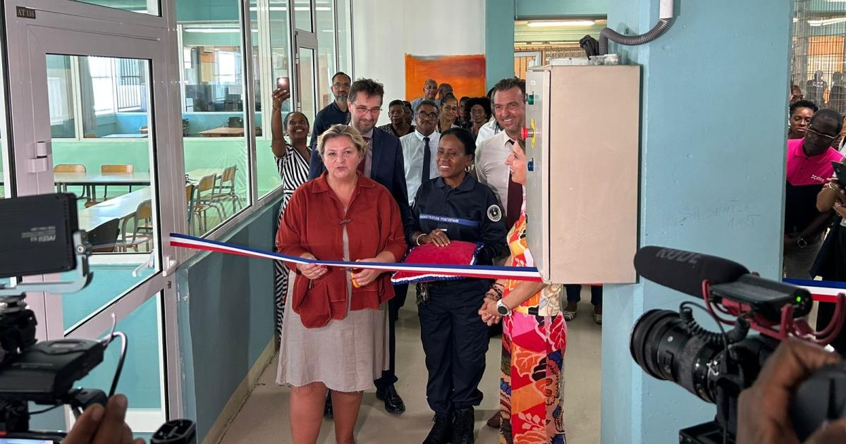     





Un centre d’appel inauguré au centre pénitentiaire de Baie-Mahault




