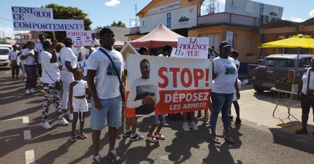 Une marche blanche en hommage à Gary Dick, tué par balles