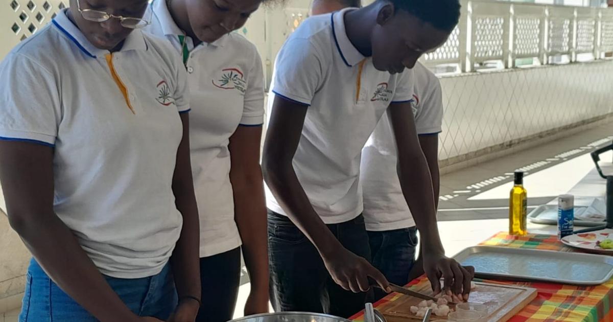Fort-de-France : une Meilleure Ouvrière de France anime un atelier culinaire au collège