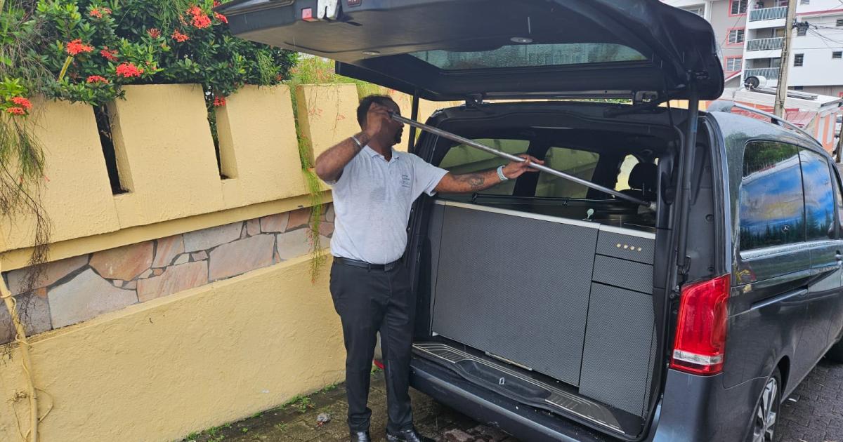     





[SERIE TOUSSAINT 4/4] Chauffeur funéraire, un métier physique et très humain




