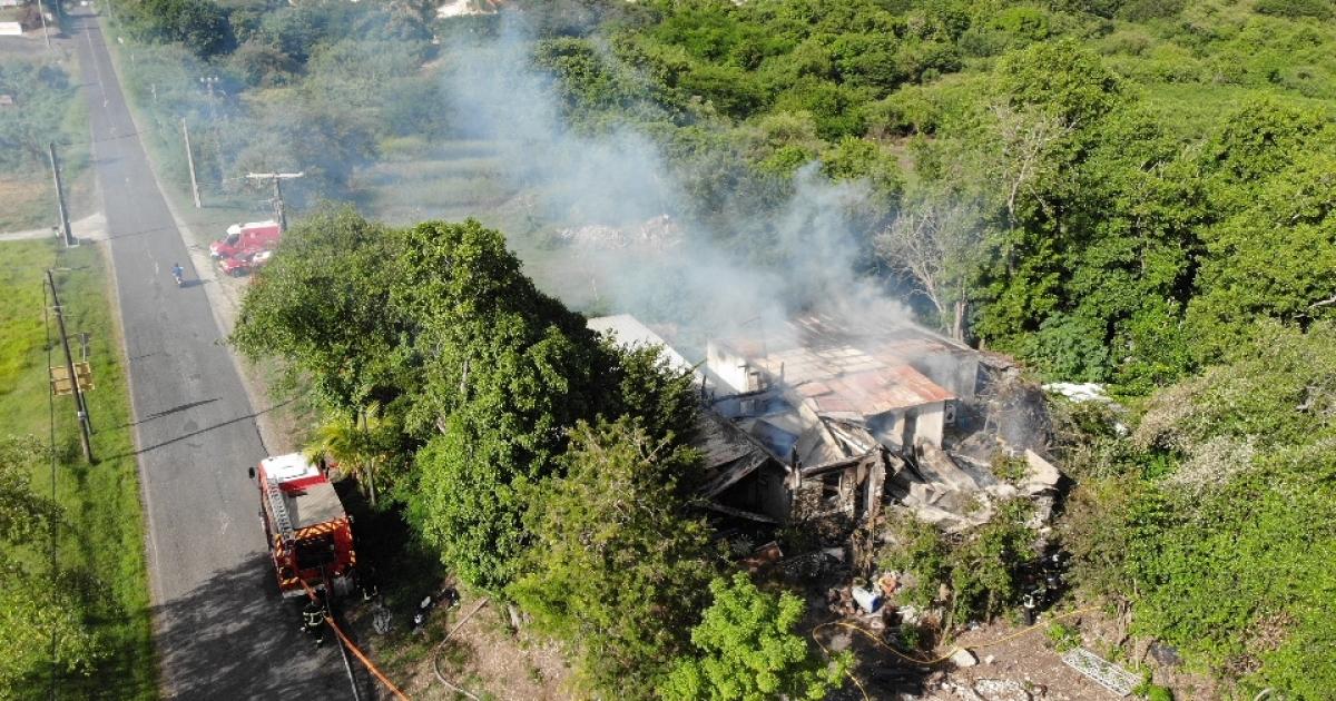 Une maison détruite par un incendie à Saint-François
