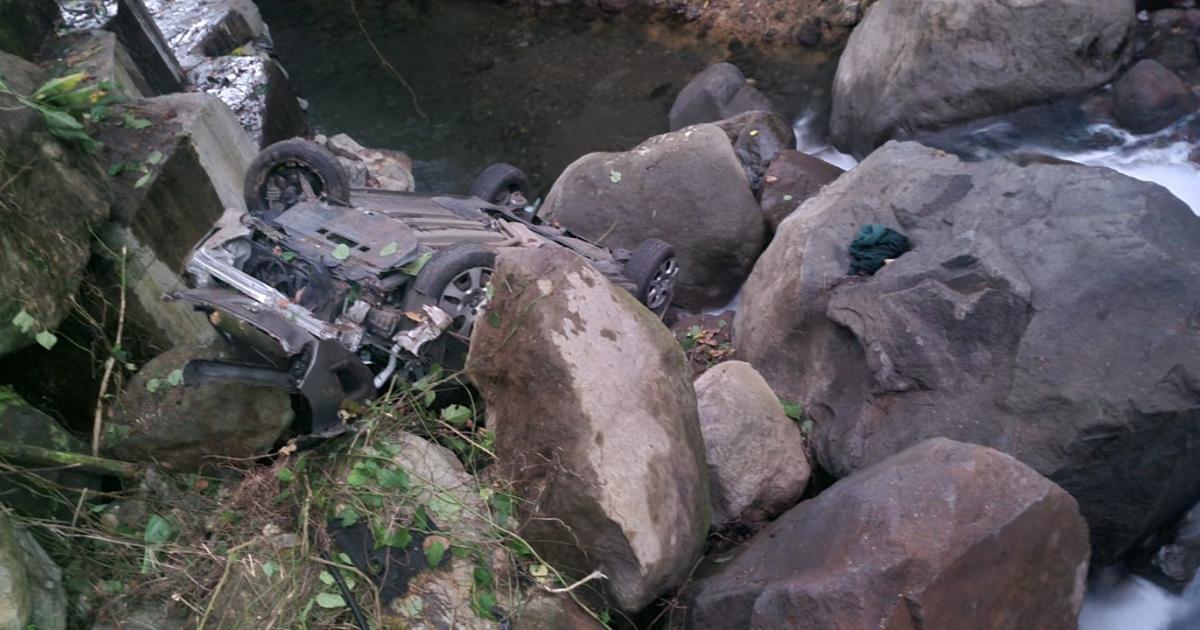     





La voiture chute de 25 mètres, la conductrice indemne




