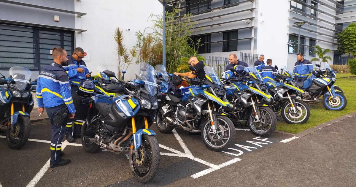 Une formation approfondie pour les motards avec des gendarmes