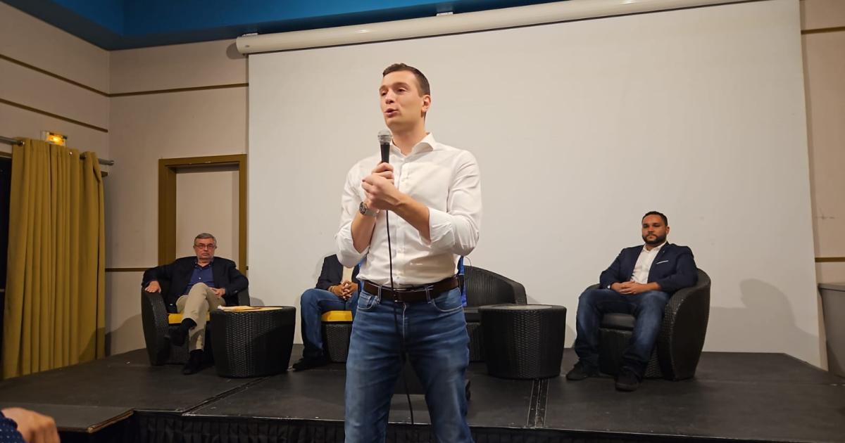 Jordan Bardella rencontre sans encombre les sympathisants du Rassemblement National en Martinique