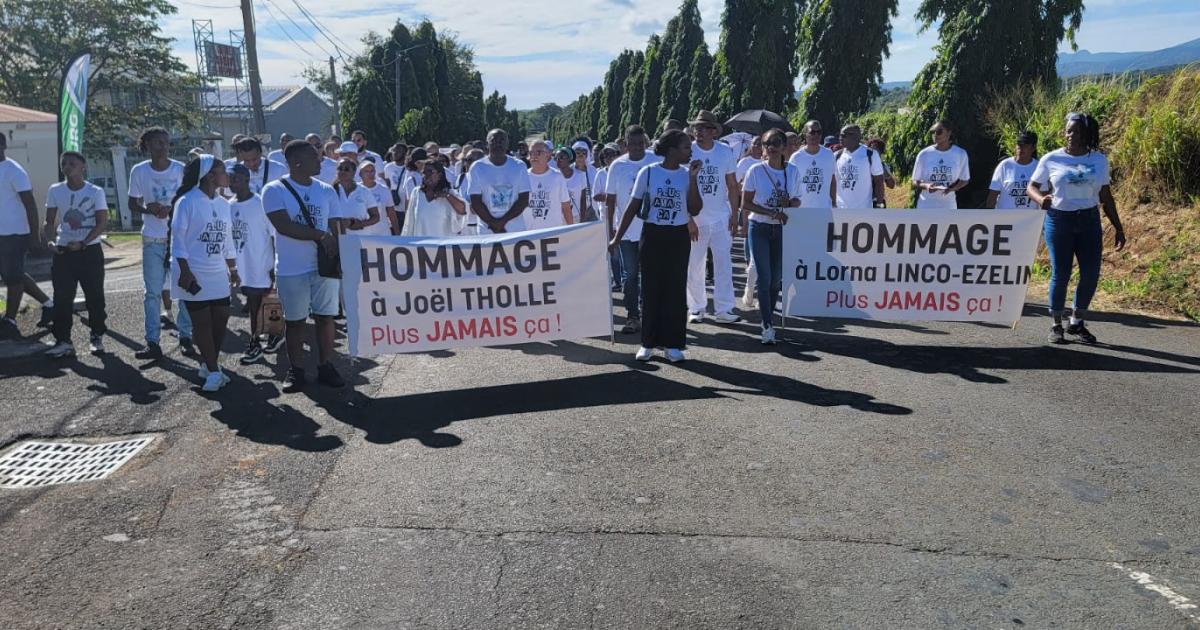     





Une marche blanche en hommage à Joël Tholle et Lorna Linco-Ezelin




