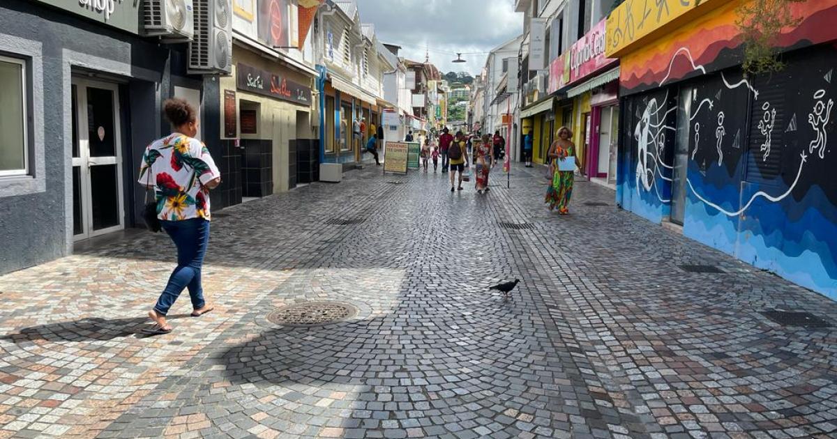 Femmes dans la rue : un phénomène récent aux Antilles