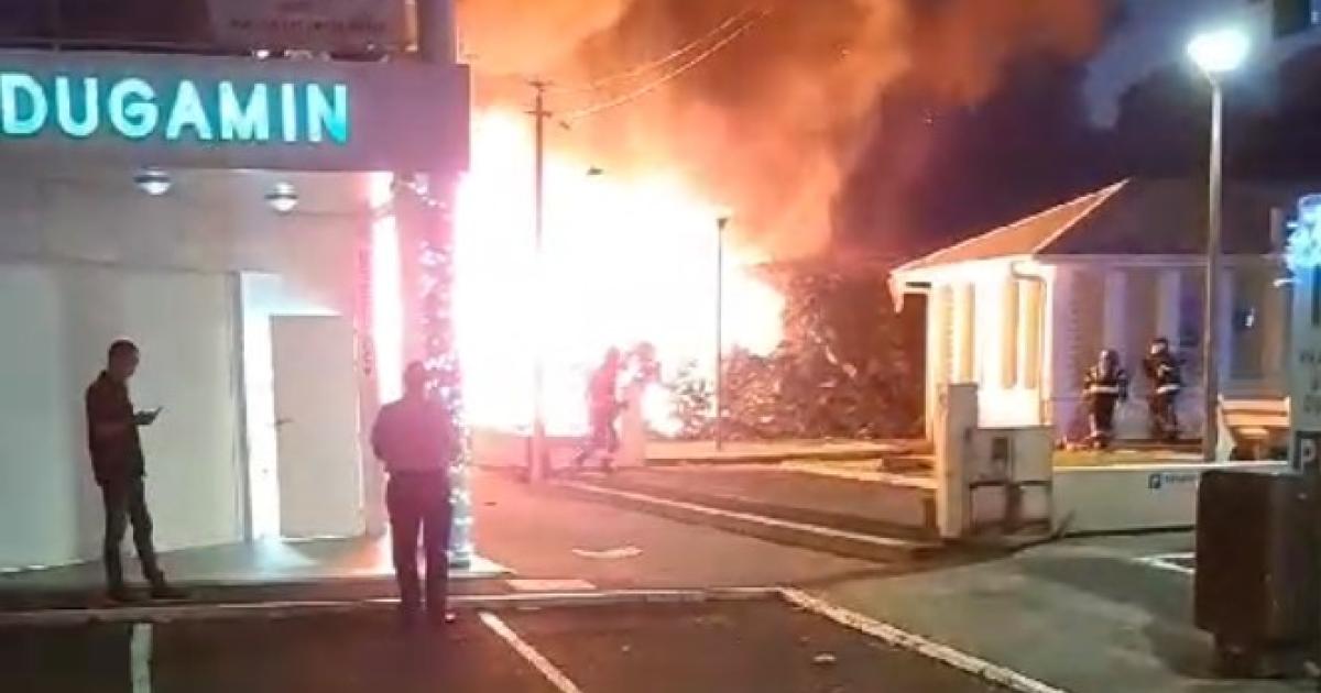 Un important incendie dans le bourg du Lamentin