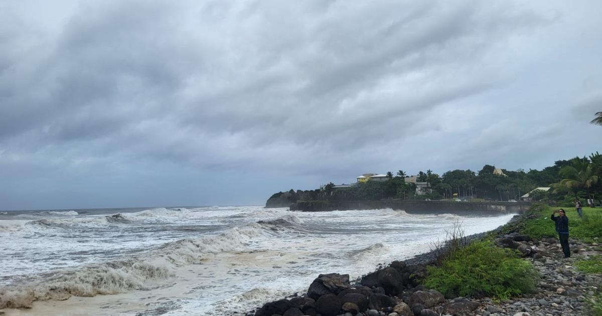 Le cyclone Belal menace l’île de la Réunion, placée en alerte rouge