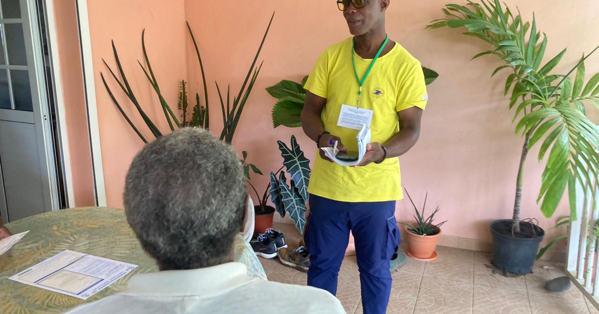 Immersion avec Franck, facteur chargé du recensement de la population au Gros-Morne