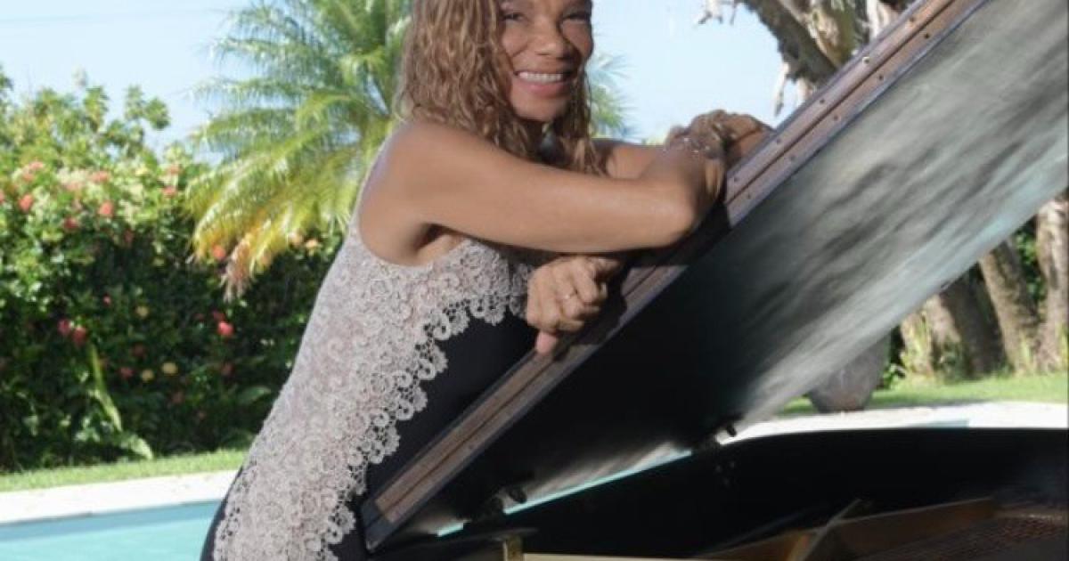     





La pianiste Annick Ozier-Lafontaine en concert à Fort-de-France




