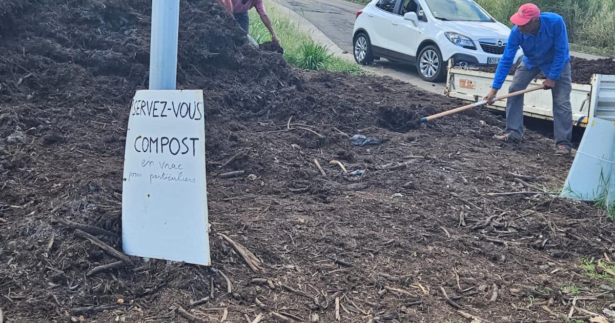     





Du compost mis à disposition gratuitement pour le public au Robert




