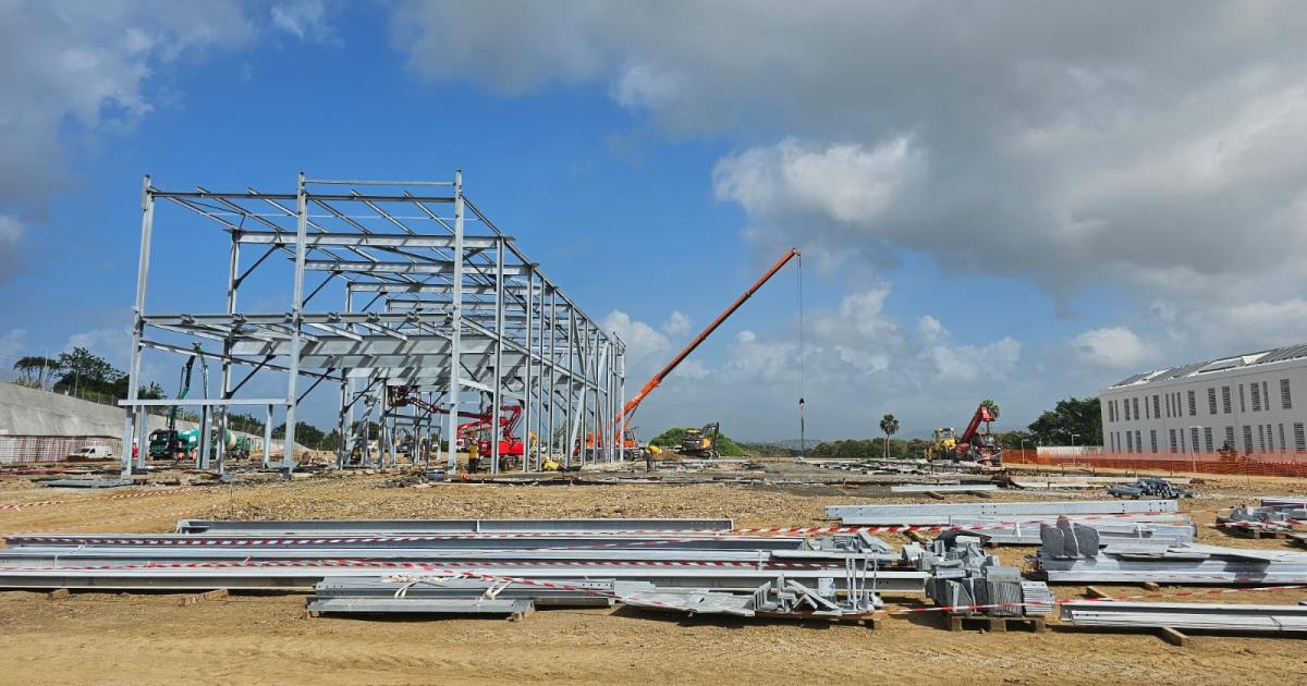 Un futur multiplexe cinéma en pleine construction à Rivière-Salée