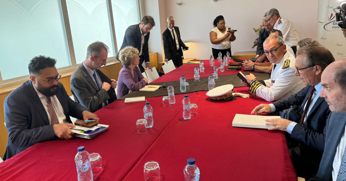     





La ministre déléguée à l’Outre-Mer Marie Guévenoux a débuté sa visite en Guadeloupe 




