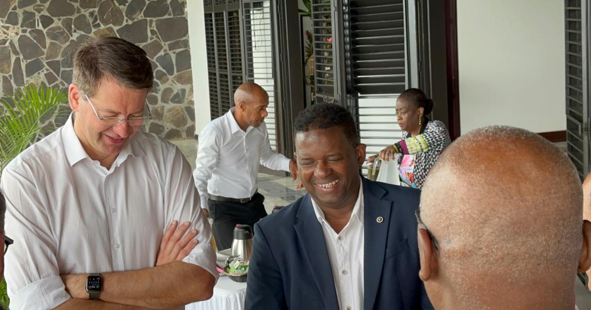     





Guy Losbar a rencontré Patrice Vergriete, ministre délégué en charge des Transports




