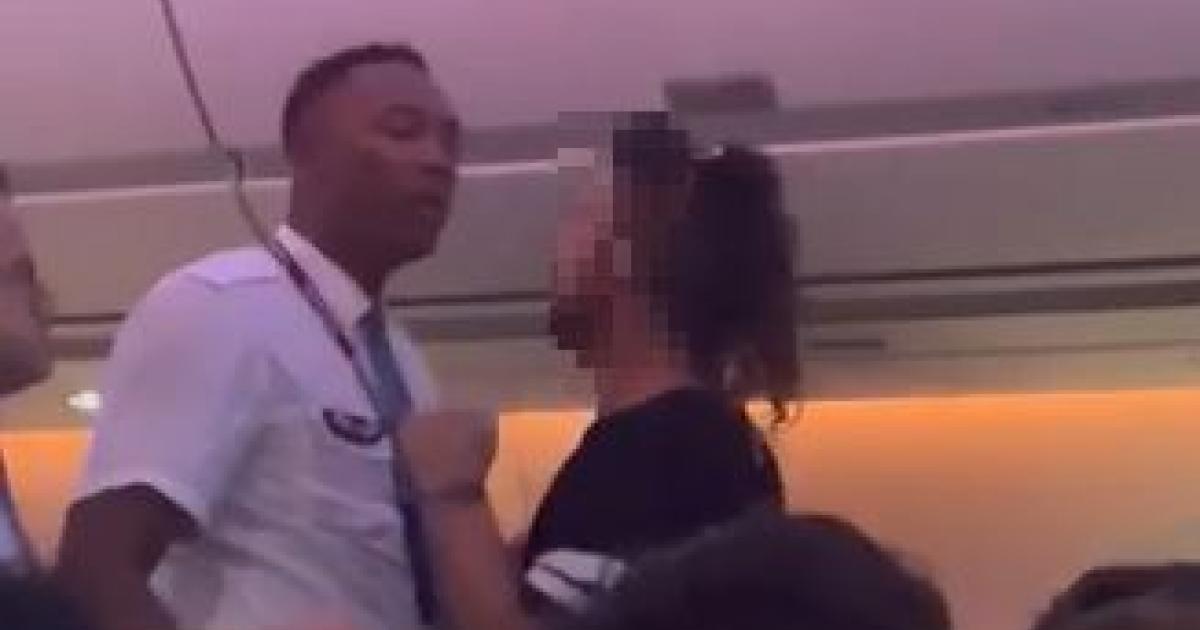 Un steward martiniquais fait face à un passager agressif