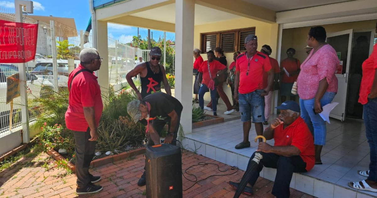 À Ajoupa-Bouillon, des habitants se mobilisent contre un délai d’attente de travaux trop long