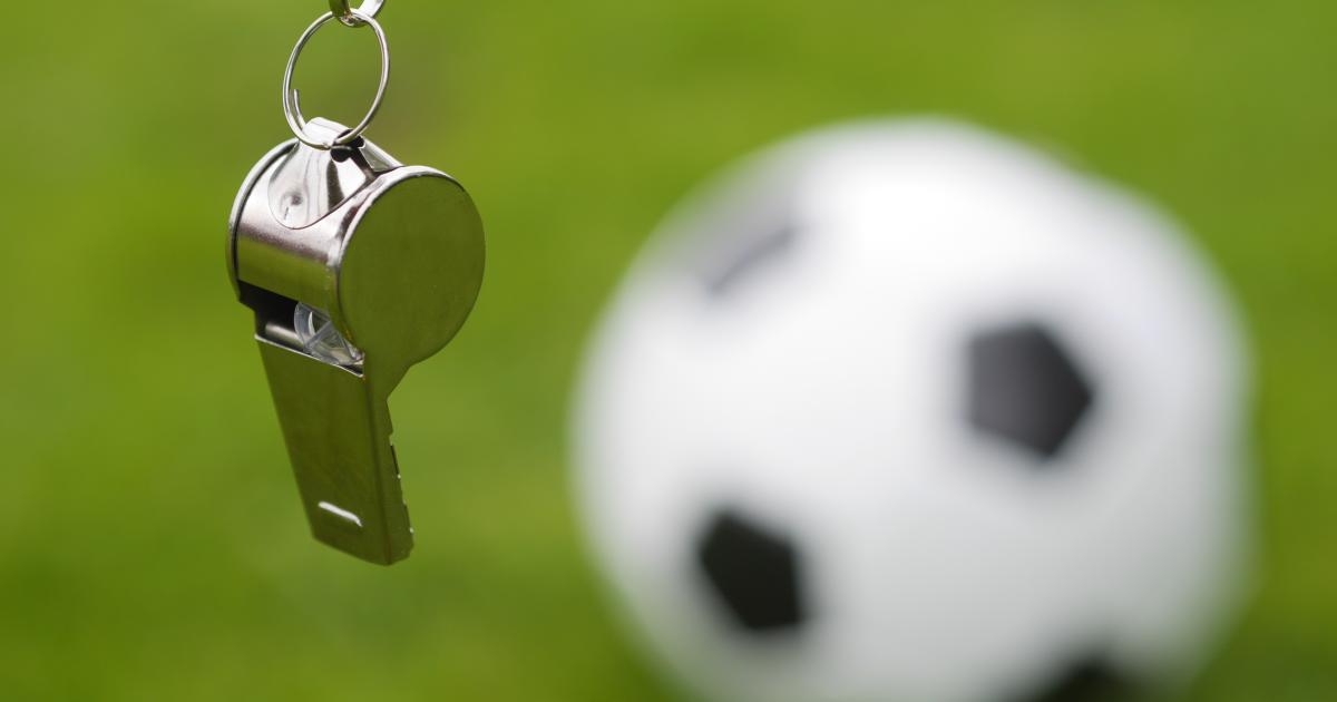Après la diffusion de coordonnées sur les réseaux, l’arbitre du match de football porte plainte