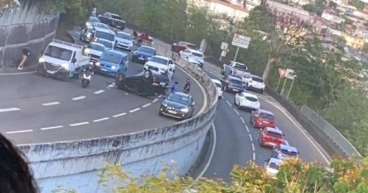 Un accident entre deux véhicules provoque de gros embouteillages entre Fort-de-France et Schoelcher