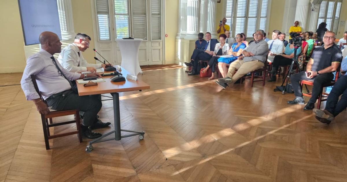     





La conférence sur le foncier entrouvre la perspective d'un changement de la loi




