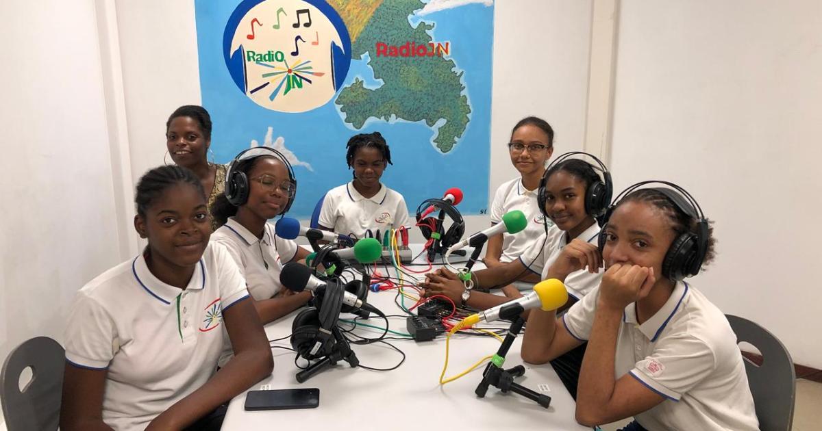 Des collégiens de Martinique « réinventent le monde » grâce à une Web Radio