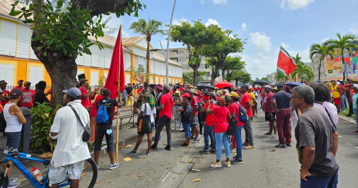 27 mai : les organisations du LKP ont défilé à Pointe-à-Pitre « pour se rappeler l’Histoire »
