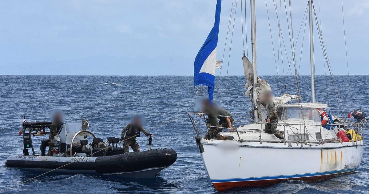 Plus d'une tonne de cocaïne saisie par le Dumont d'Urville au sud de la Martinique