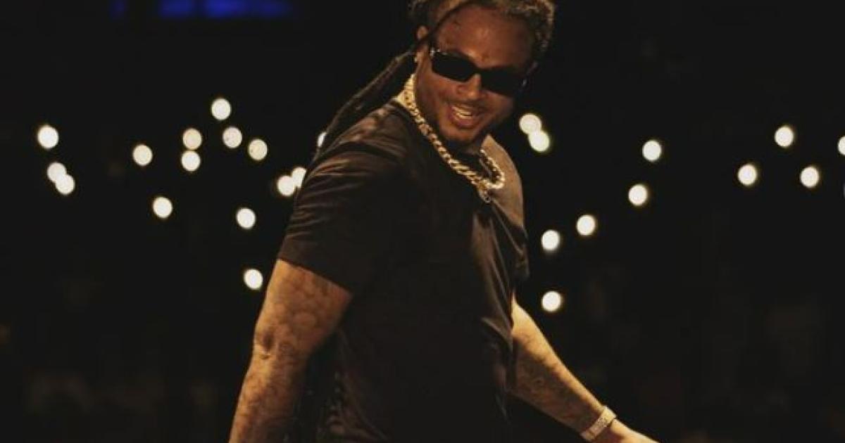     





Kalash remplit le stade de Dillon en une demi-heure




