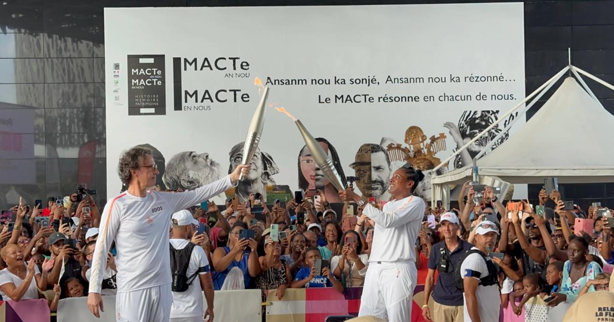 La flamme Olympique est arrivée en Guadeloupe dans une ambiance de folie