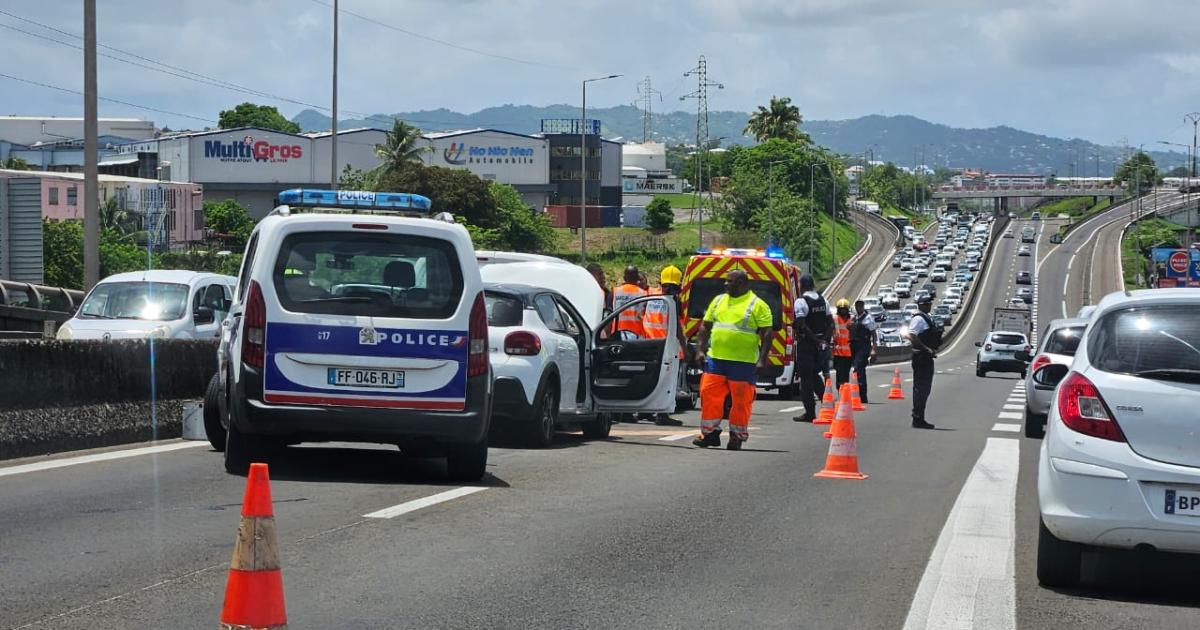     





Un important accident paralyse l'autoroute en direction du Lamentin ce vendredi à midi




