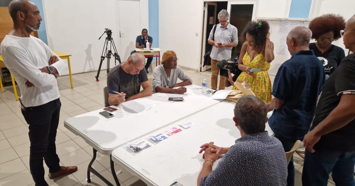     





[DIRECT] 1er Tour des Législatives 2024 en Guadeloupe : les résultats par circonscription




