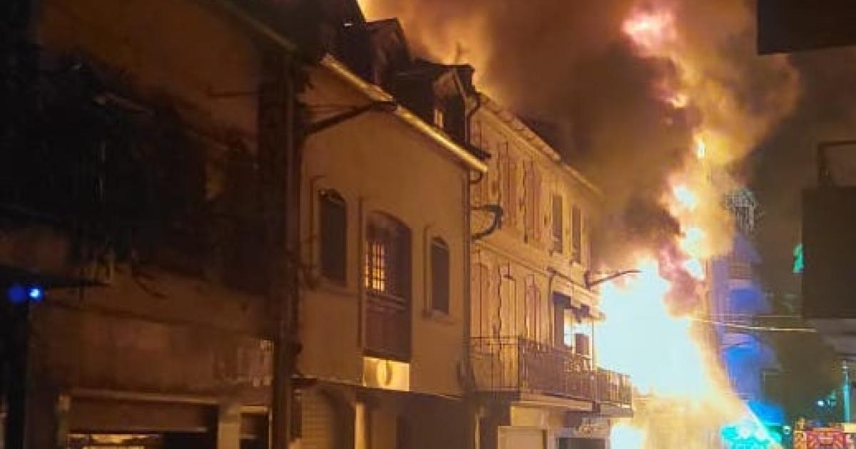 Un incendie dans la nuit en plein centre-ville de Fort-de-France