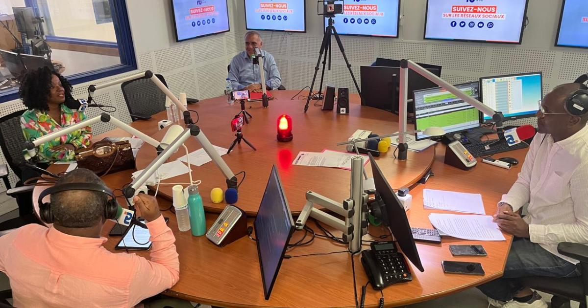     





[DIRECT] Débats des Législatives 2024 en Martinique : Johnny Hajjar face à Béatrice Bellay




