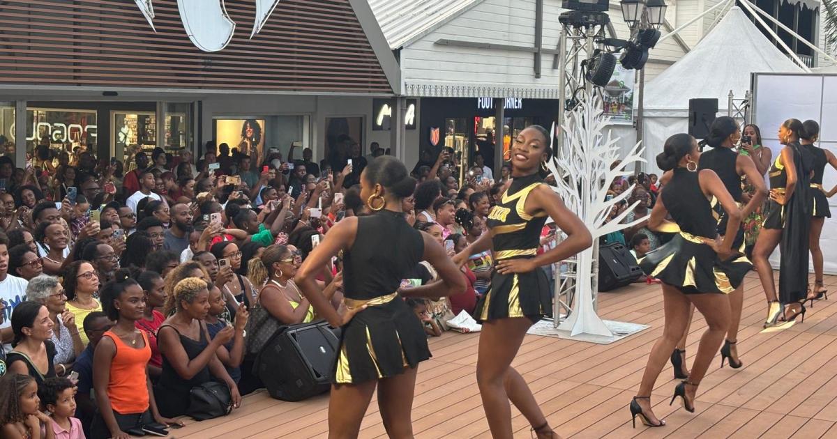     





Les candidates au titre de Miss Guadeloupe à la rencontre du public à Destreland




