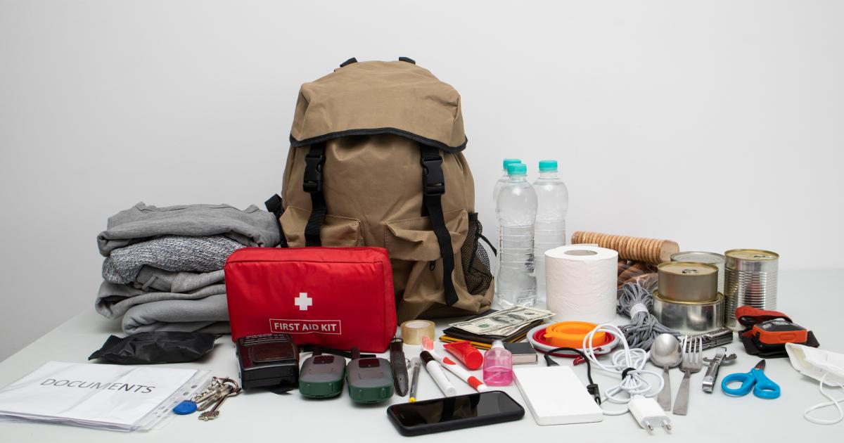 Saison cyclonique : que doit contenir votre kit d’urgence ?