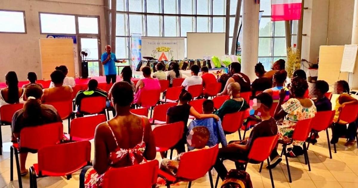 Pour la rentrée des classes, des kits scolaires remis à 25 familles à Gourbeyre
