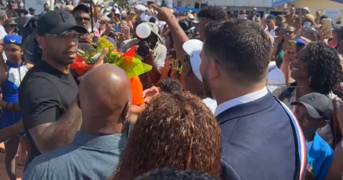 Bain de foule pour Thierry Henry à La Désirade