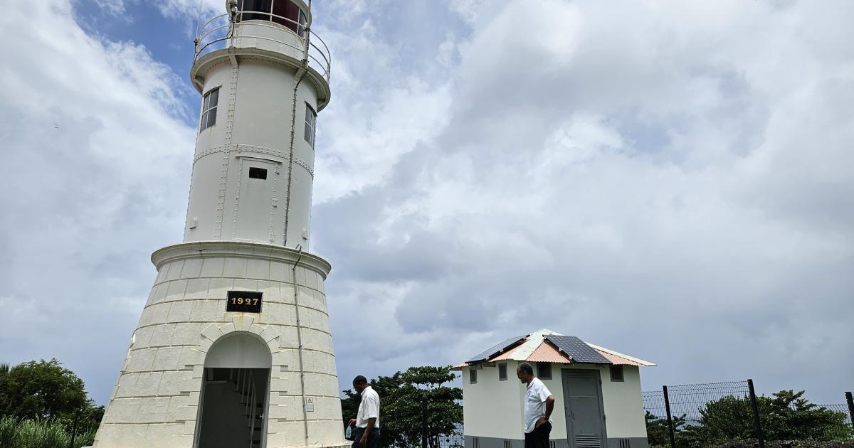     





[EPISODE 3/4] Le phare du Prêcheur : Unique par son feu à éclats rouge




