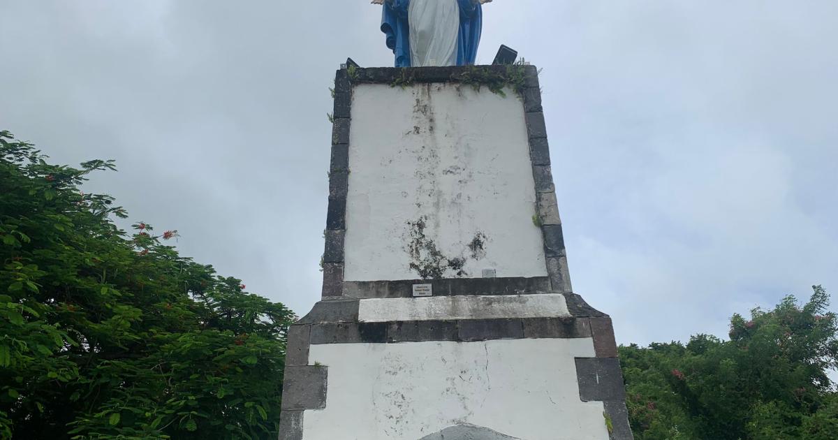 La Vierge des Marins de Saint-Pierre se cache dans les hauteurs de la commune
