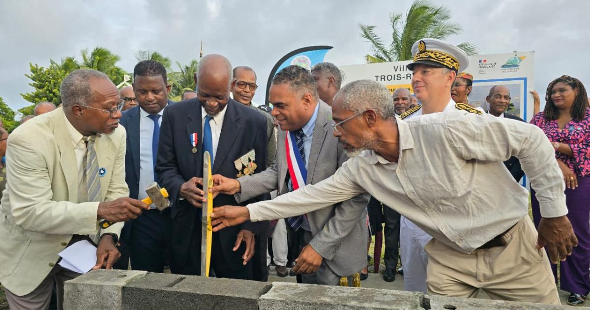 Pose de la première pierre du mémorial de la dissidence à Trois-Rivières