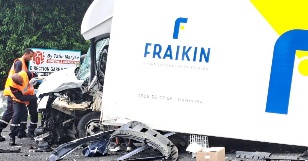 Collision frontale entre une voiture et un camion sur la RN5 à Sainte-Luce