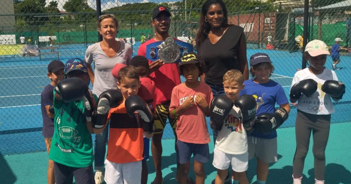 Initiation au kickboxing avec le champion du monde Guillaume Sidicina aux Abymes