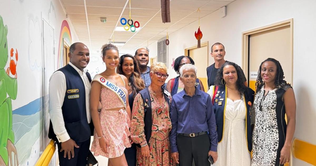 Indira Ampiot en visite au pôle parent-enfant des Abymes