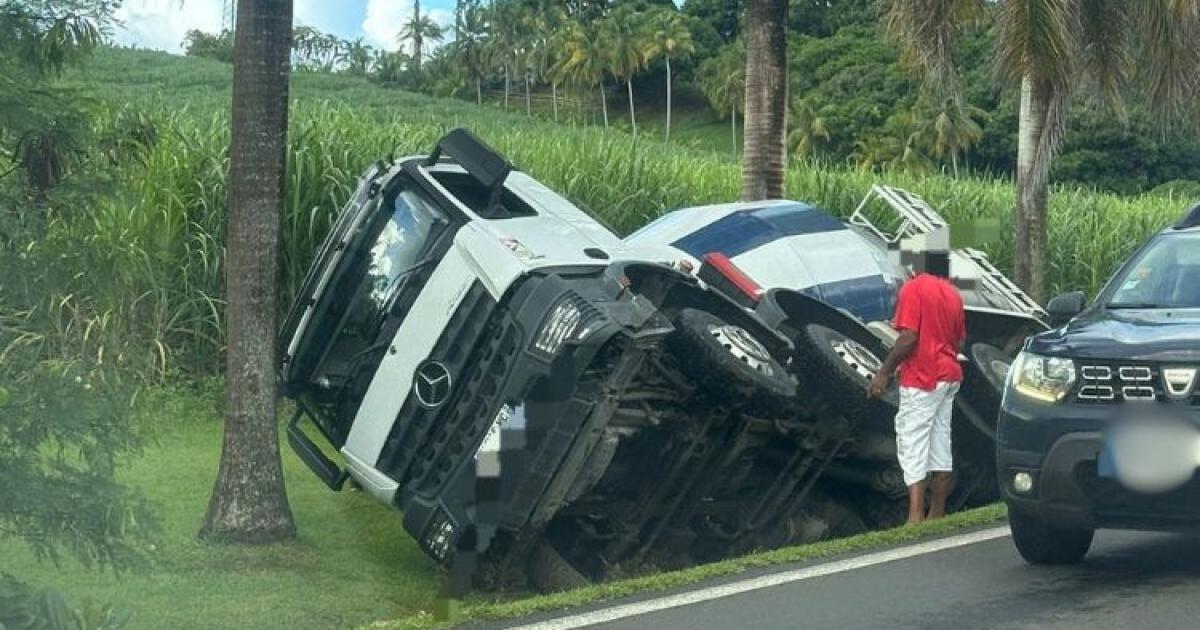 Une bétonnière se renverse au François : une opération de relevage en cours