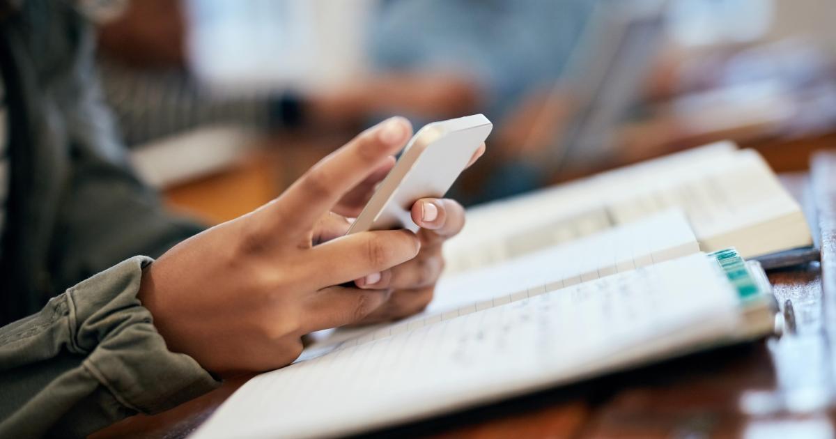 Interdiction du téléphone portable : 4 collèges de Guadeloupe testent l'expérimentation
