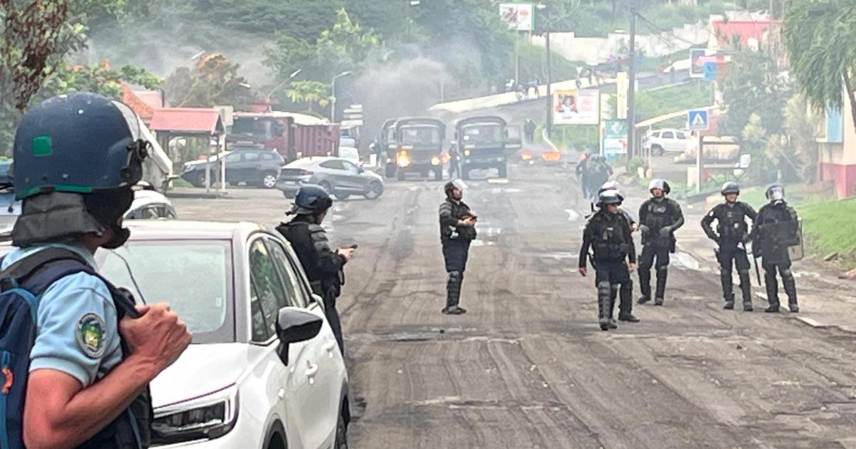     





[EN IMAGES] Barrages routiers et fortes tensions à Case-Pilote 




