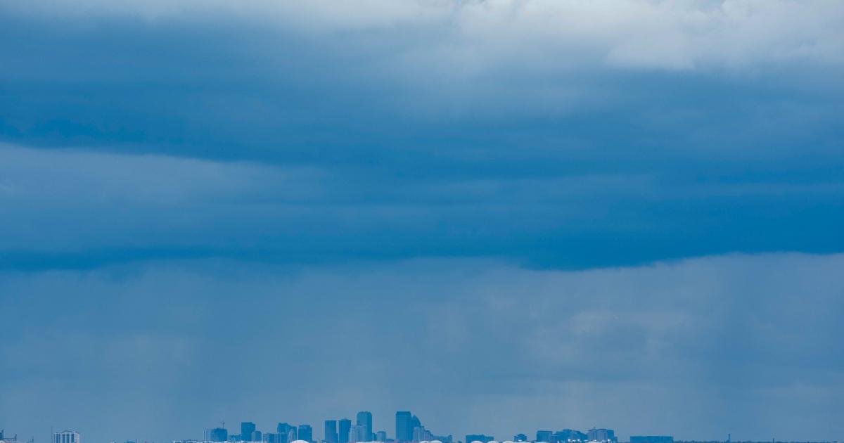 Le monstrueux ouragan Milton fonce sur la Floride